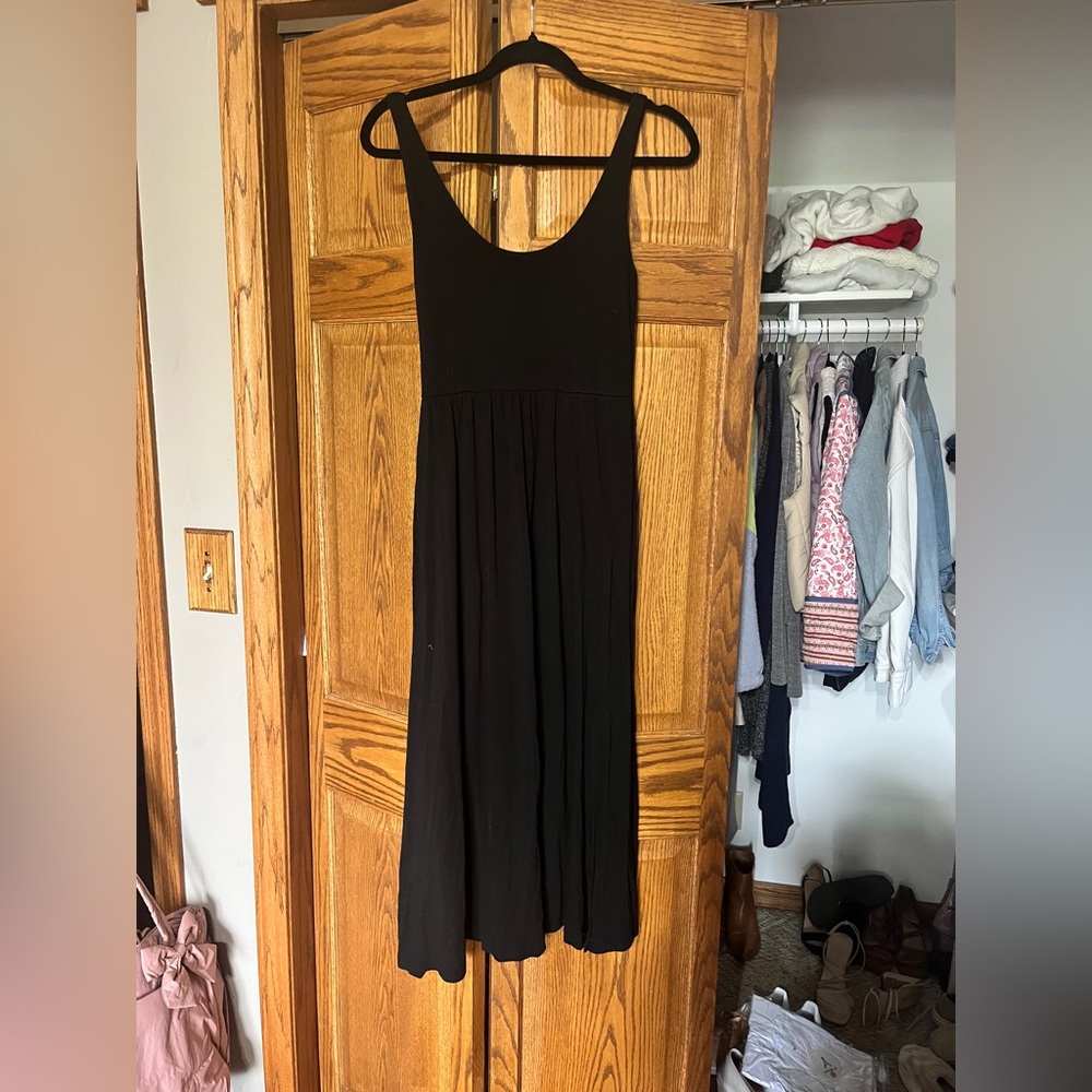 Casual Black Sleeveless Dress with pockets